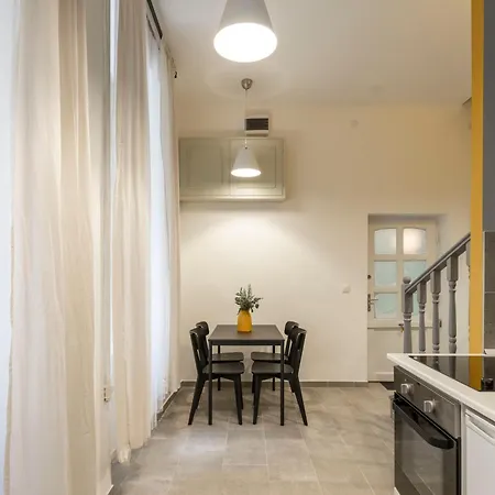 Artsy Nest Downtown Next To New York Palace