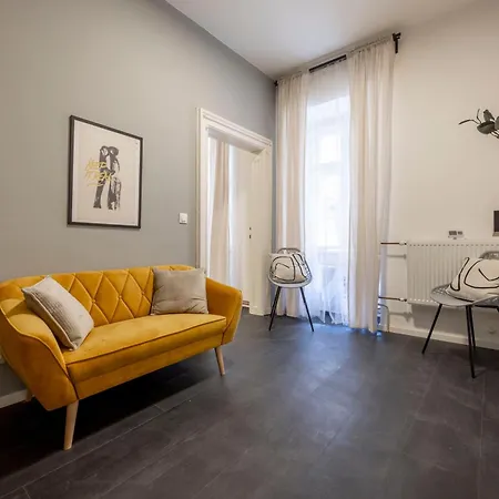 Artsy Nest Downtown Next To New York Palace